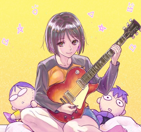 Misaki holding a guitar with plushies of Satou and Yamazaki behind her.